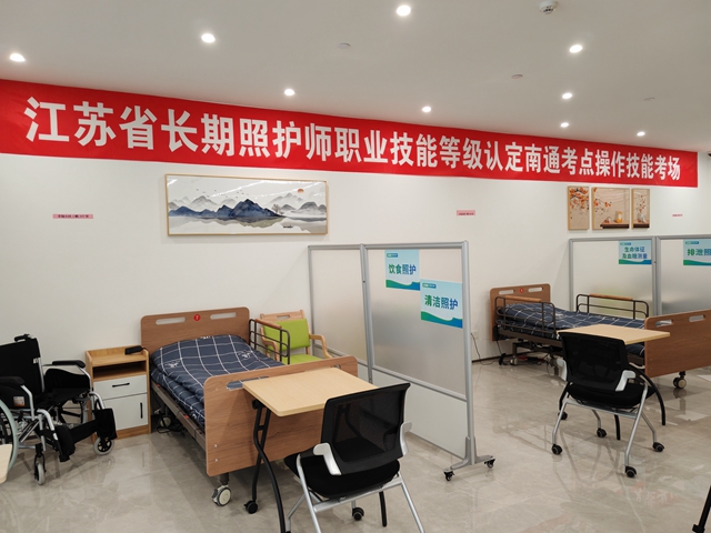 考生们进行操作技能考试的考场。摄影/郭晋晖