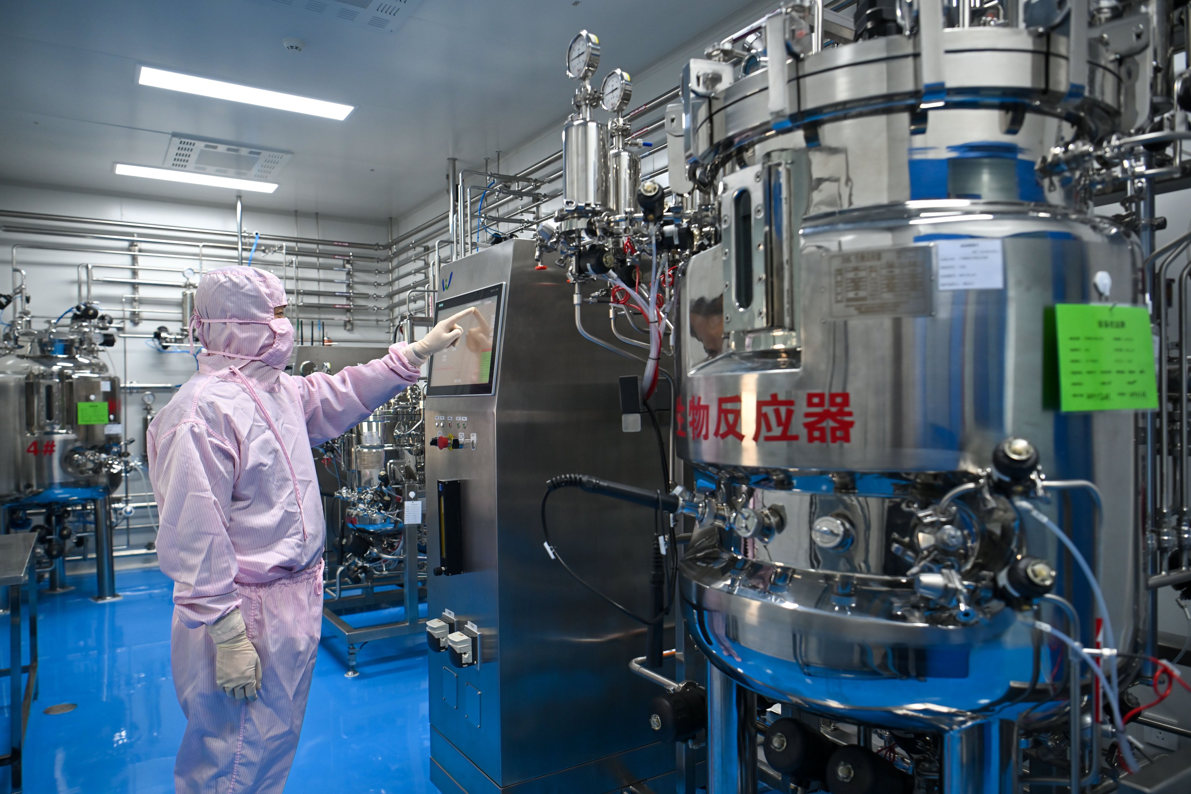 七部门：到2027年突破一批医药工业数智化关键技术 打造100个以上医药工业数智技术应用典型场景  