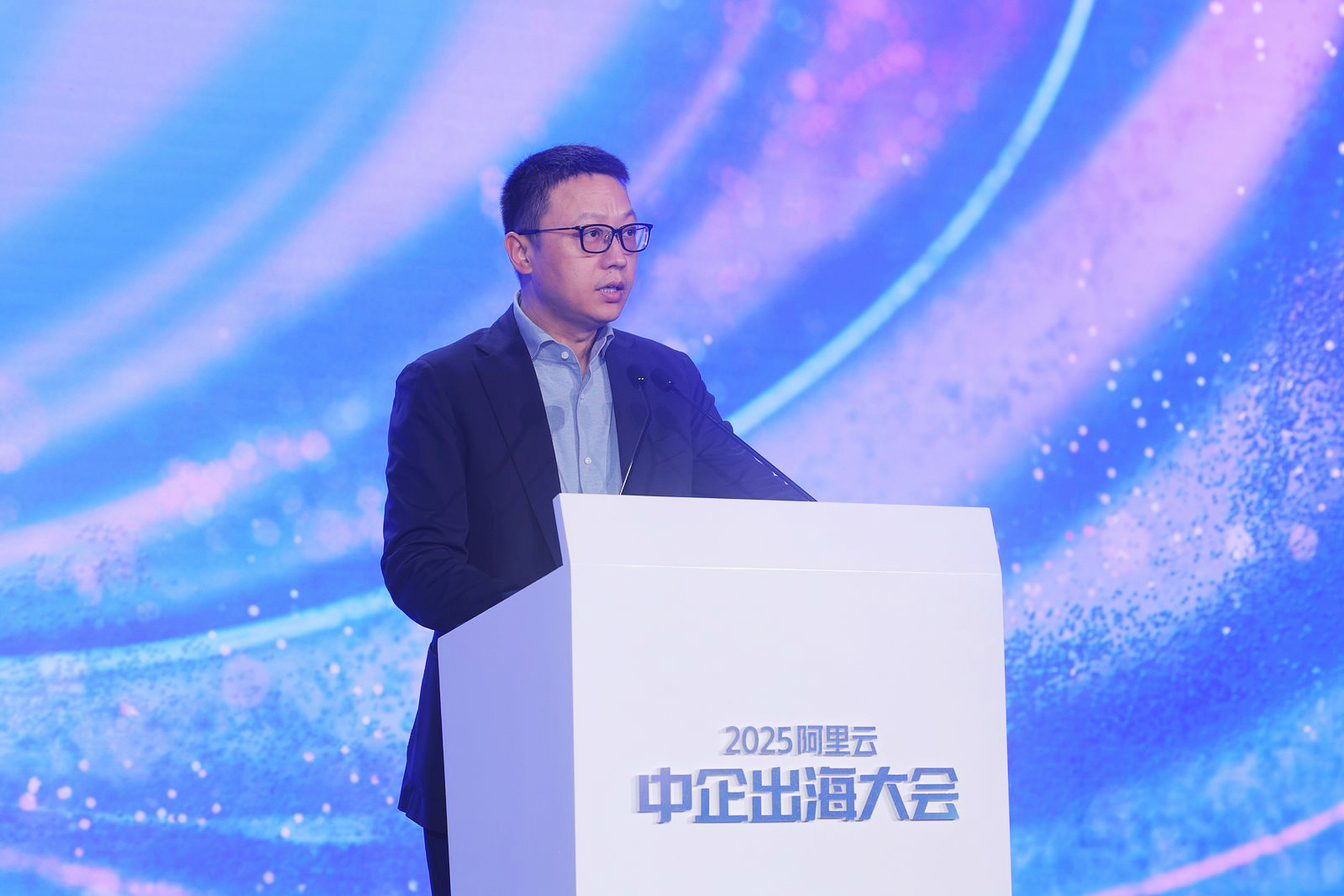 挑战海外云巨头？阿里CEO吴泳铭最新发声：加速大模型出海