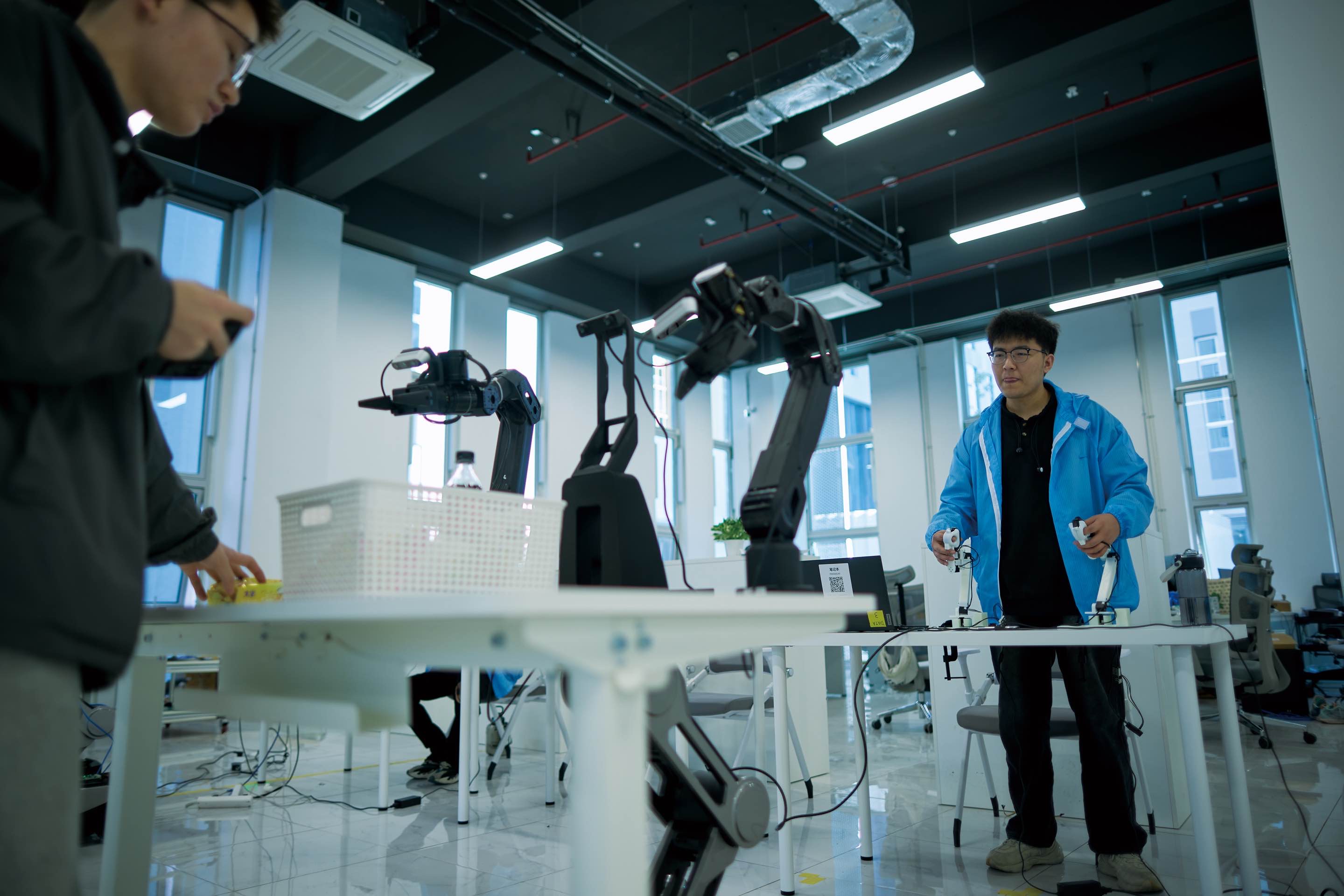 围观具身智能学术争论：机器人技术拐点仍未到来，行业需要纠偏