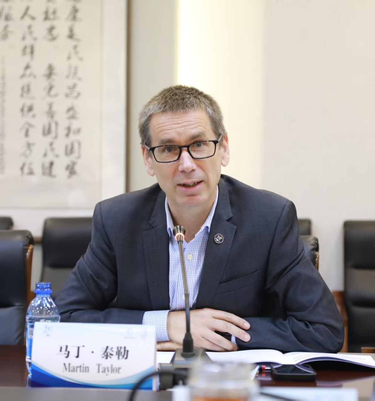 对话世卫驻华代表：新经济形势下，如何推进全国性控烟立法