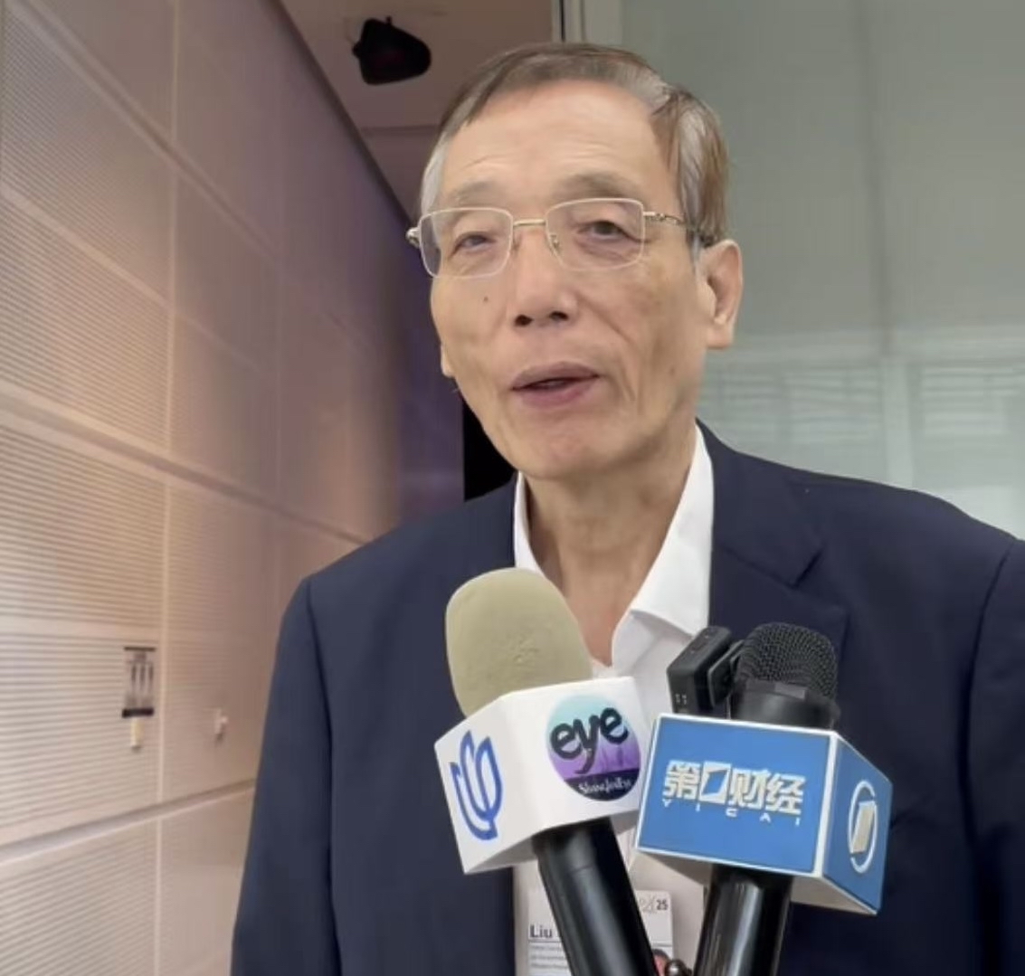 刘世锦：中国弥补消费短板的重点是服务消费尤其发展型消费