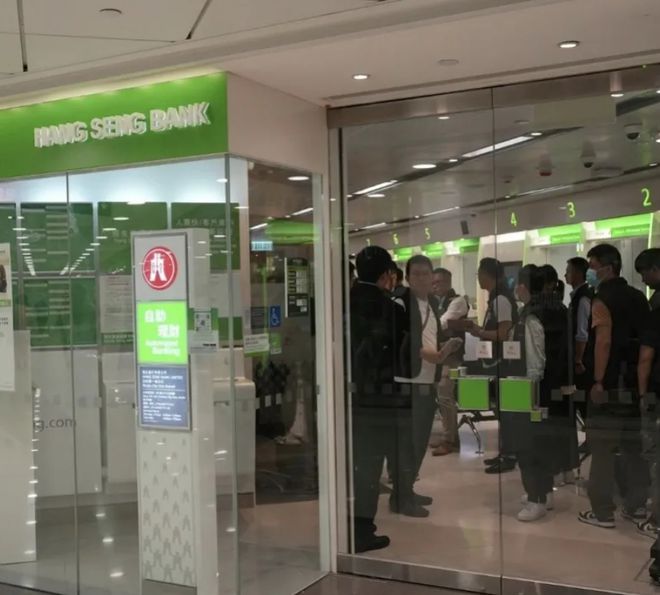 香港恒生银行被抢劫 警方出动飞虎队全城搜捕