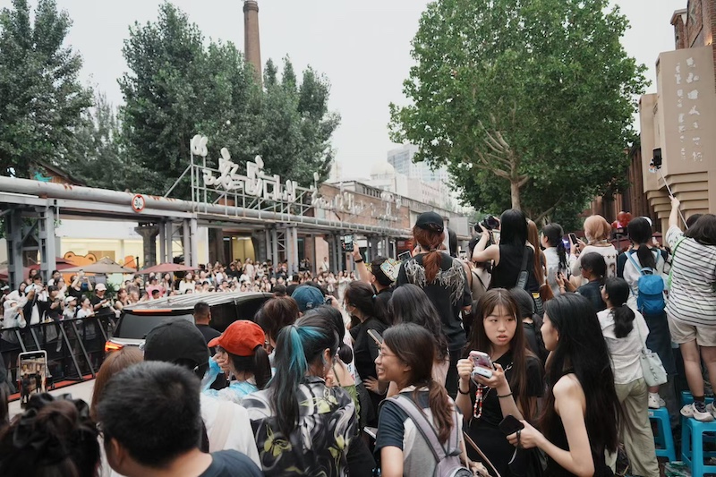 单日接待近6万人次，798成为暑期国际艺术目的地