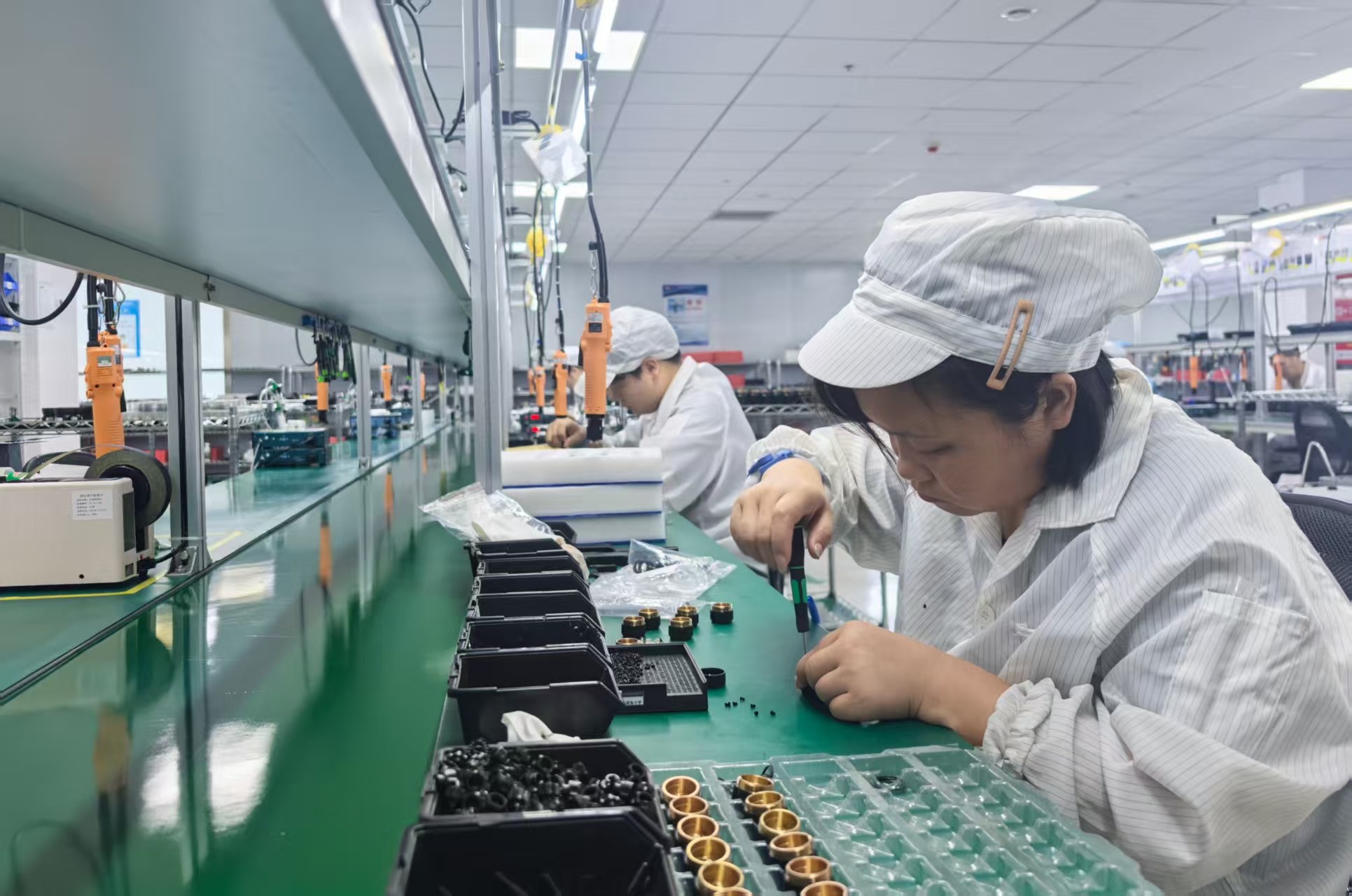 小吉他拨动大产业，打造产业转移的荆州样本｜活力中国调研行(1)