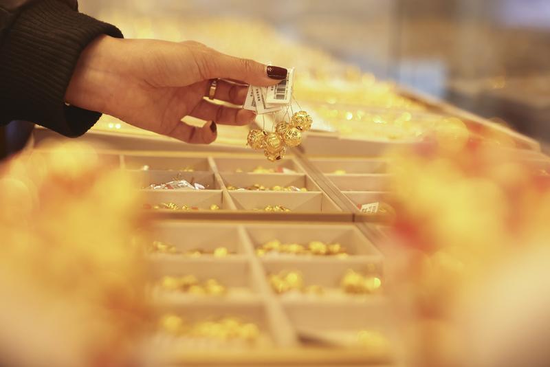 金银比翼同比飞!美联储降息预期、避险加投资需求引发新一轮贵金属狂潮? 金银比翼同比飞!美联储降息预期、避险加投资需求引发新一轮贵金属狂潮?