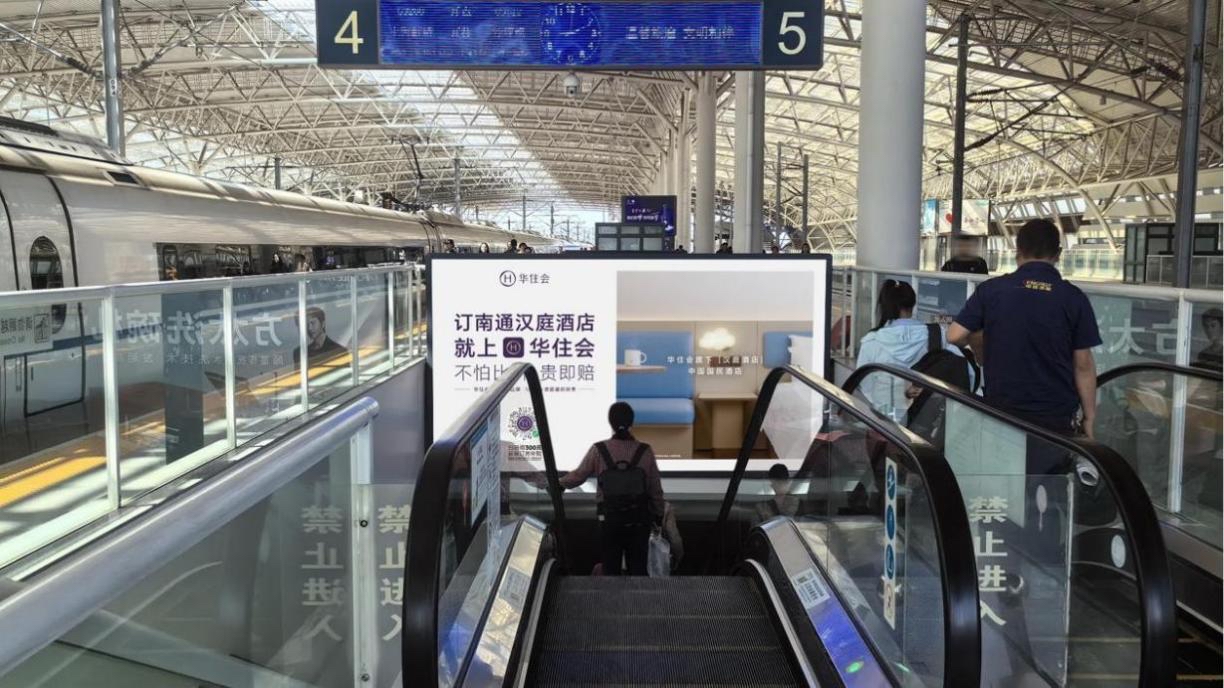 假日经济｜“请3休12”超长假期来临，第一批拼假游客已抵达