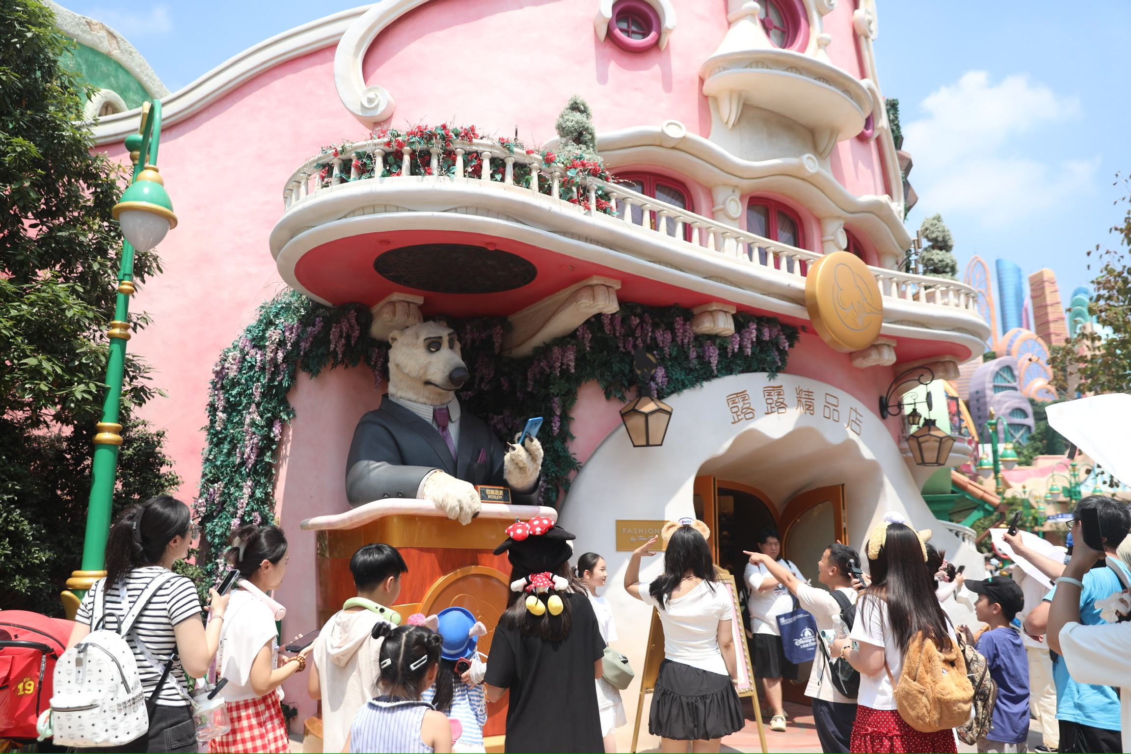 假日经济｜“请3休12”超长假期来临，第一批拼假游客已抵达