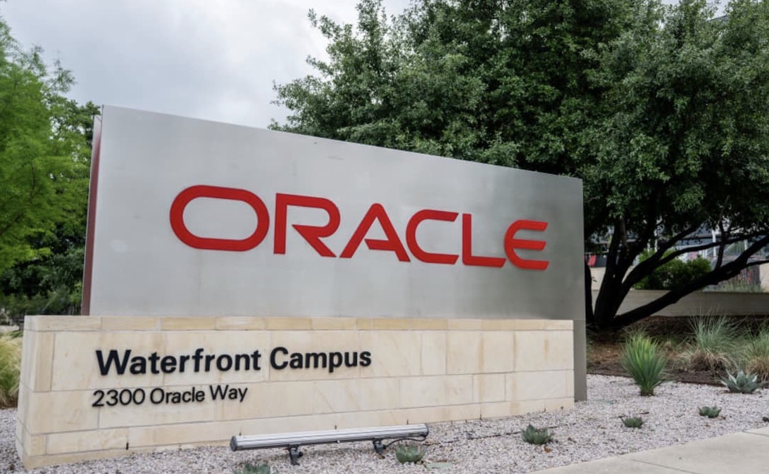 OpenAI转向甲骨文获取巨额算力,或与微软“渐行渐远” OpenAI转向甲骨文获取巨额算力,或与微软“渐行渐远”