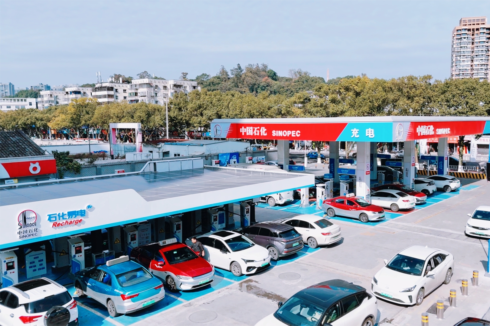 国庆节后成品油价迎来首次调整，加满一箱油将少花3元左右