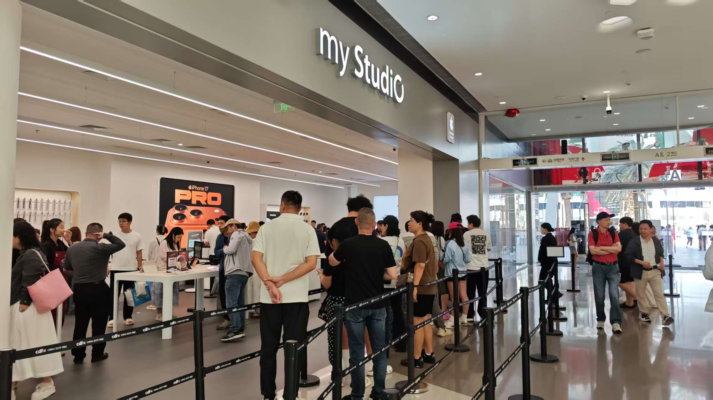 实探封关后的三亚：进口榴莲售价腰斩真相，免税店日销售额破亿