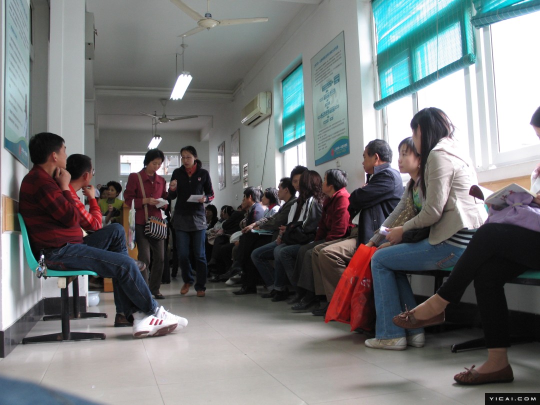 老有所依｜陪诊师月入十万？陪诊业需求井喷，平台抽成最高50%