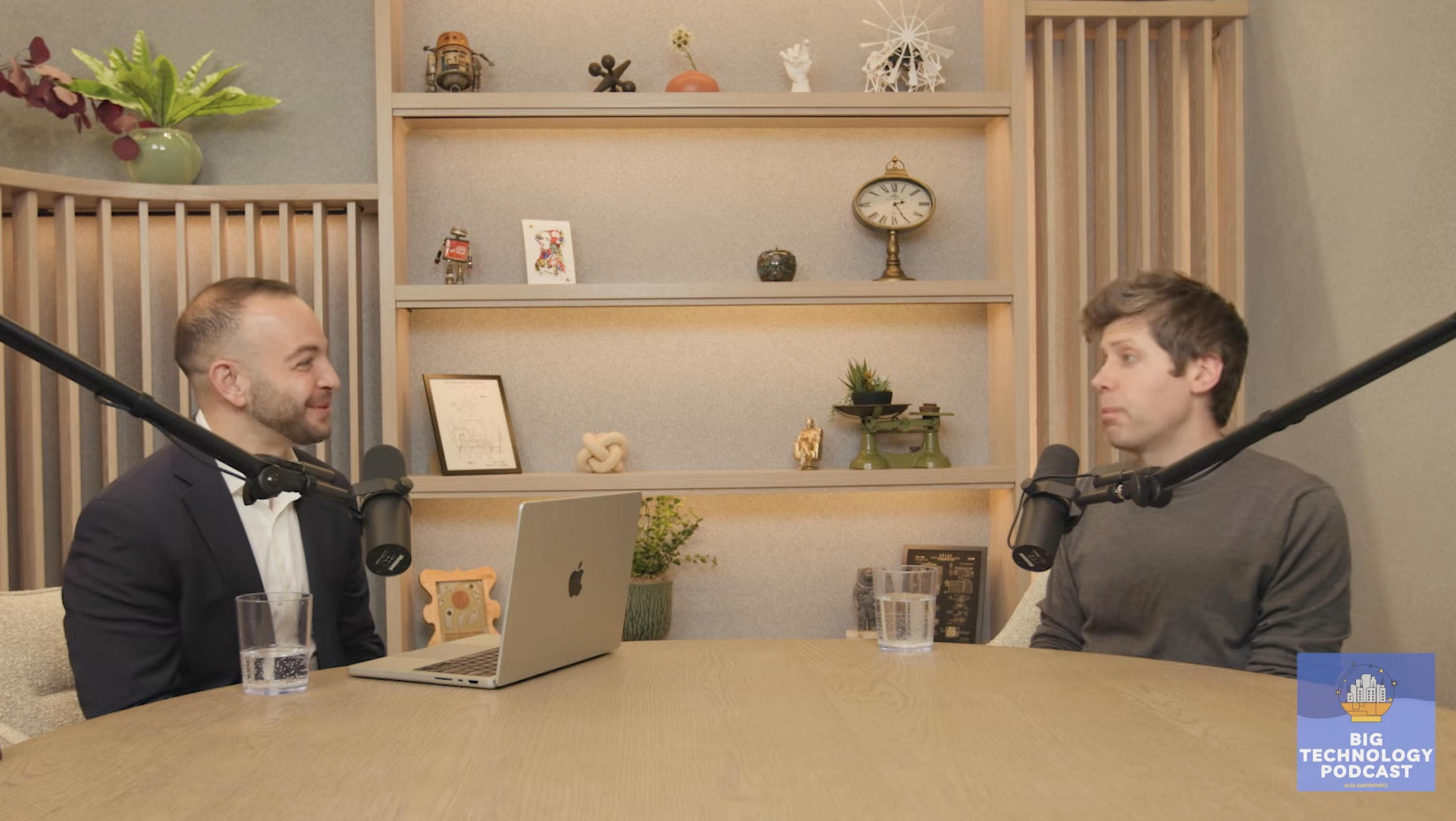 奥尔特曼最新预测！未来告别屏幕和键盘，OpenAI上市会很晚