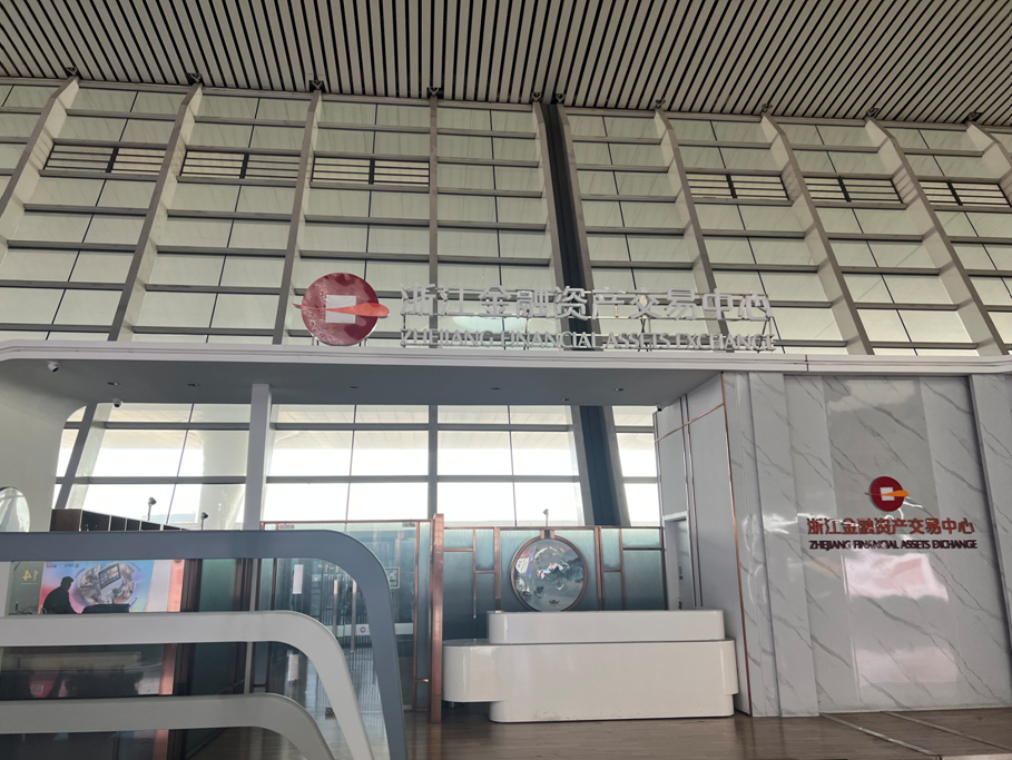 浙金中心“暂停营业”现场直击|东站服务点关门多日,总部大楼安保明显加强,连日维权持续 浙金中心“暂停营业”现场直击|东站服务点关门多日,总部大楼安保明显加强,连日维权持续