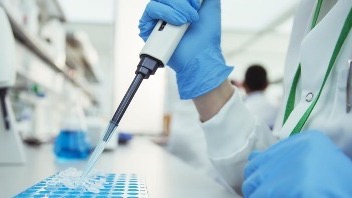 出海新变量｜千亿美元规模交易热潮背后，中国创新药企出海还有多大空间