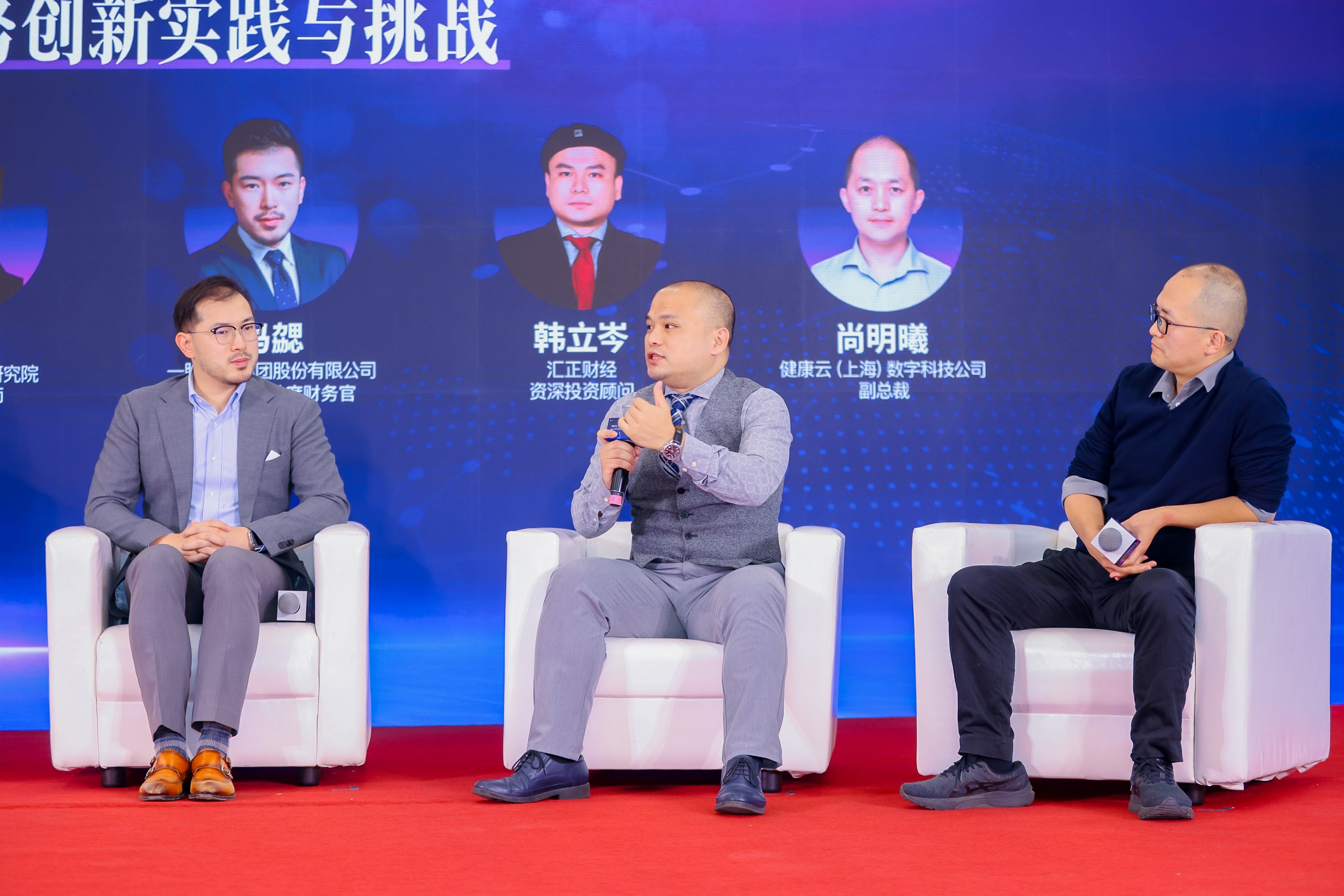 智惠千行，赋能百业，2025AI + 产业应用创新大会释放融合新动能(2)