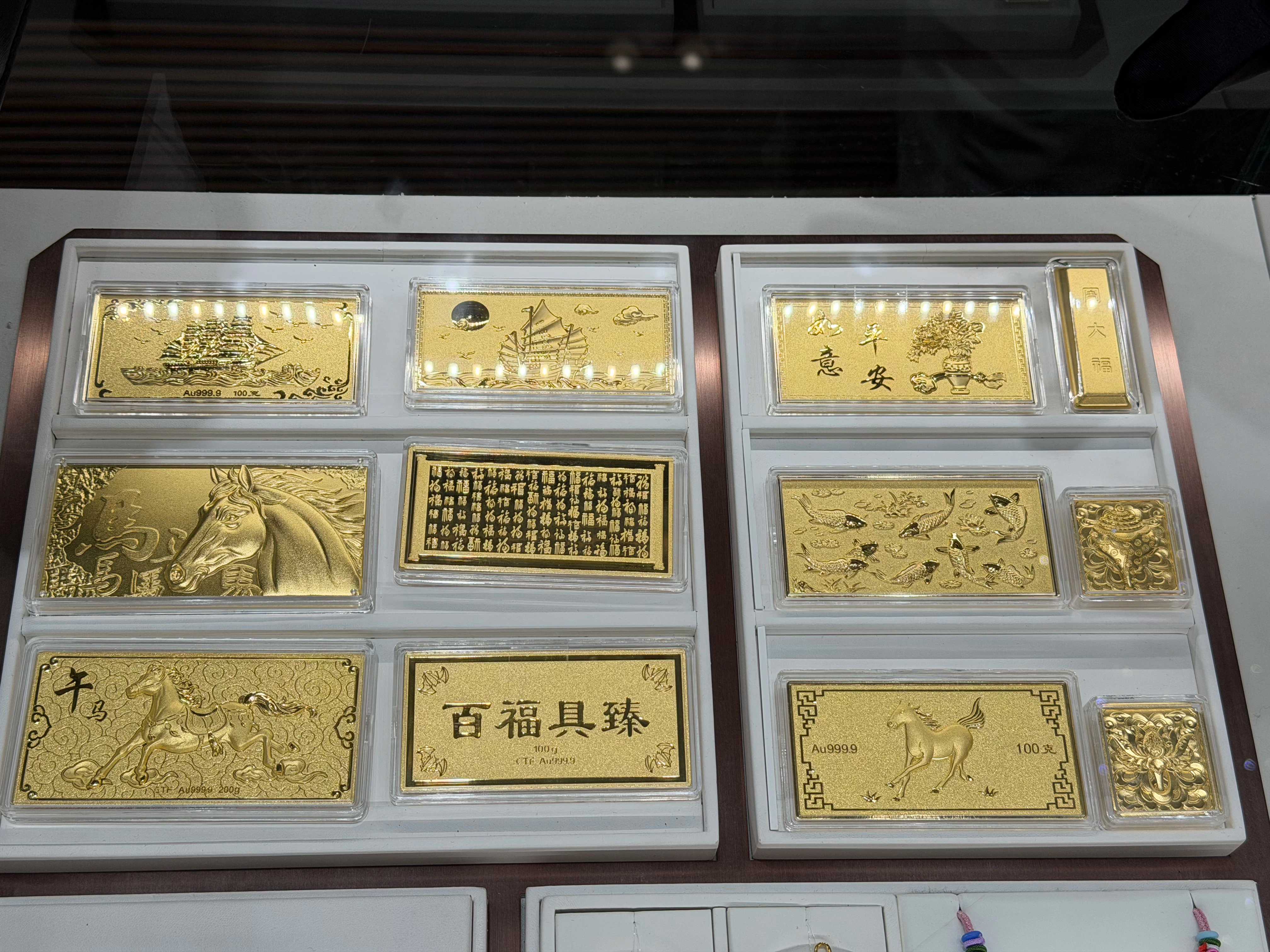 金店一边涨价一边打折,金饰克价冲击1600元大关(3) 金店一边涨价一边打折,金饰克价冲击1600元大关(3)