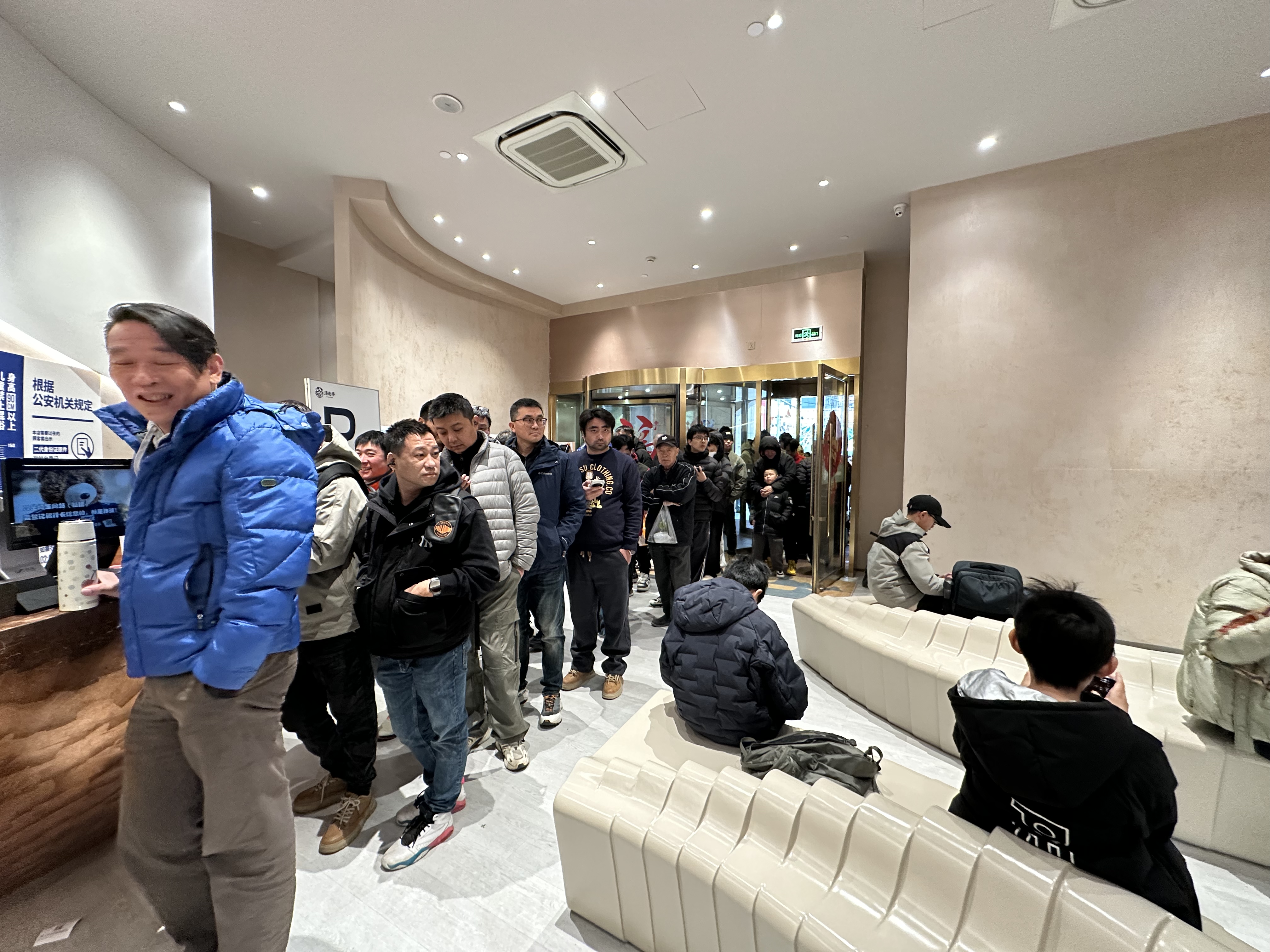 节假日消费观察｜元旦假期首日上海接待游客逾270万人次，温泉洗浴成新宠