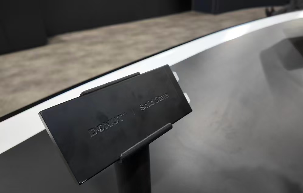 不用锂，无稀土？独家揭秘“全球首款”可量产全固态电池 