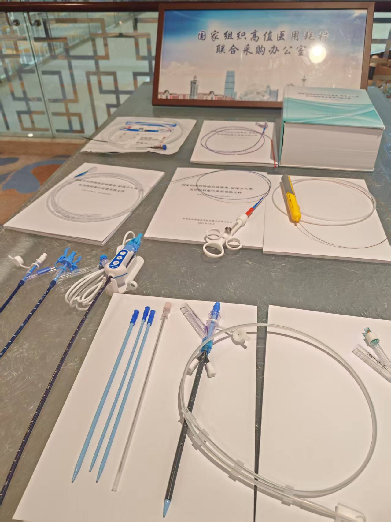 一财记者现场直击第六批高值耗材集采开标，双重复活机制如何生效