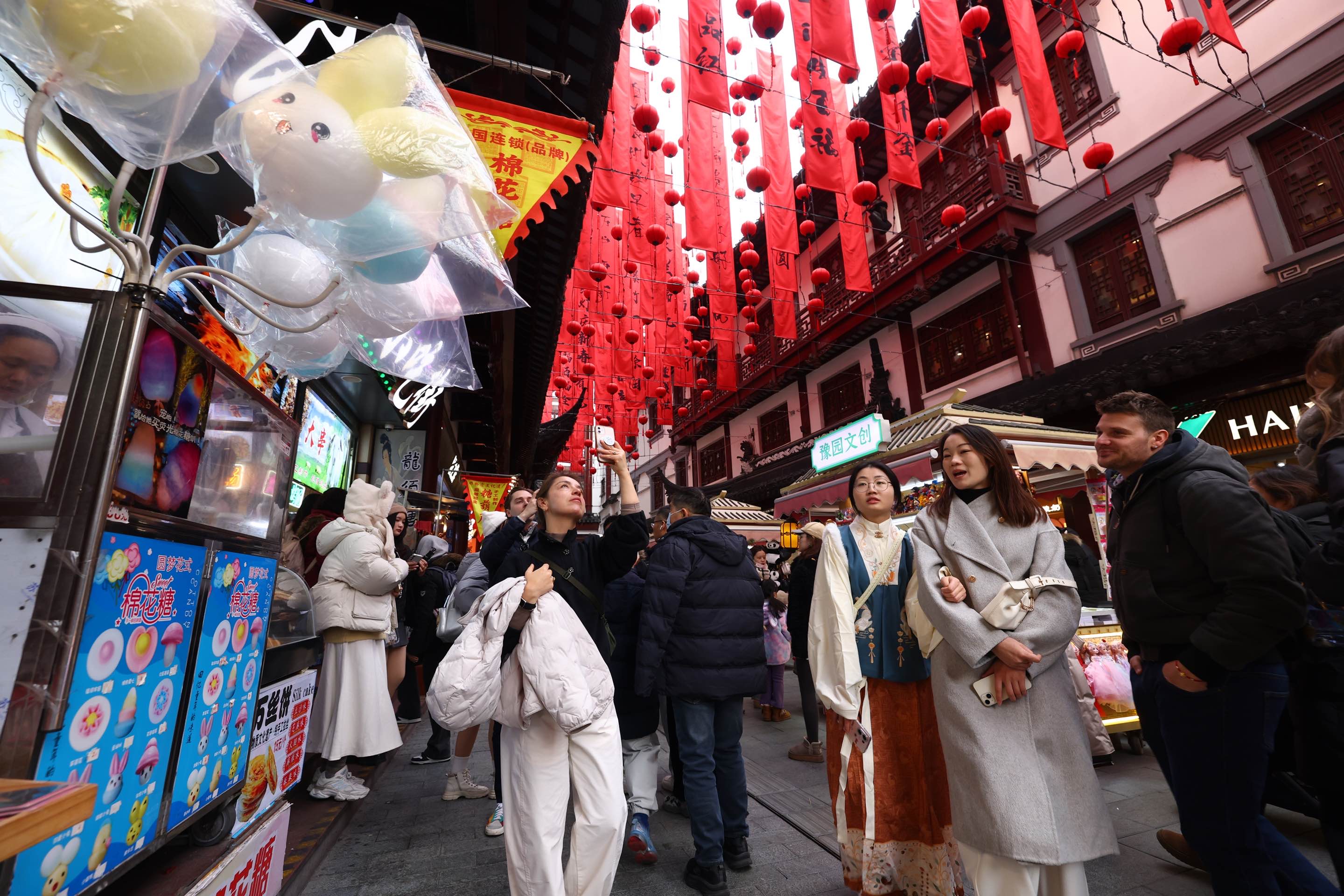 元旦假期首日:国内酒店预订热度增长超3倍，三亚入境游客大增5倍