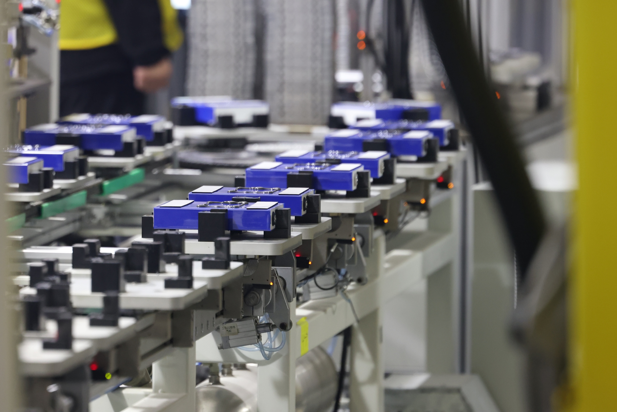 从“零件思维”到“科学归因”：新能源汽车电池安全的责任边界之问