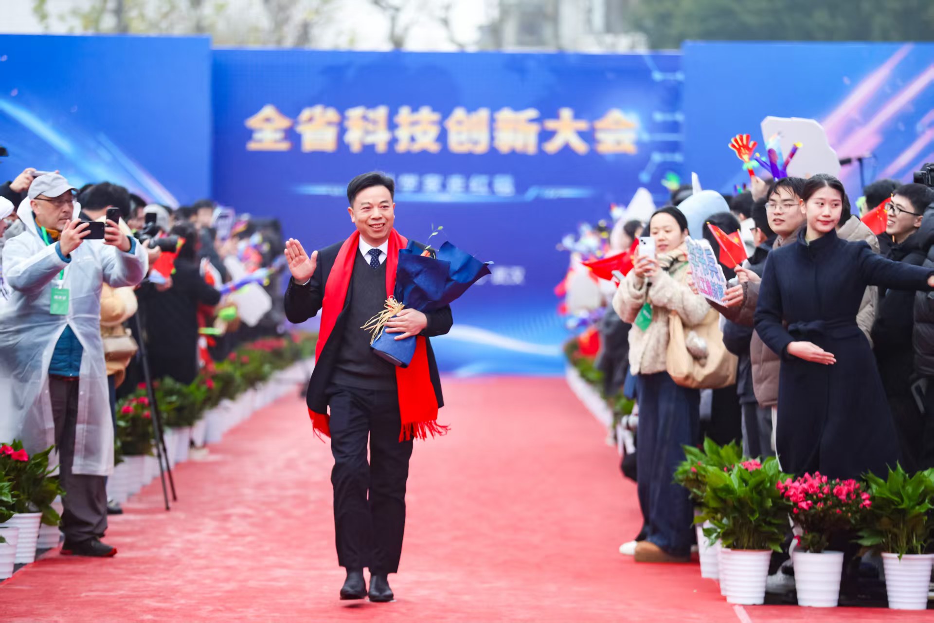 12位科学家走红毯，湖北新年“第一会”继续聚焦科技创新