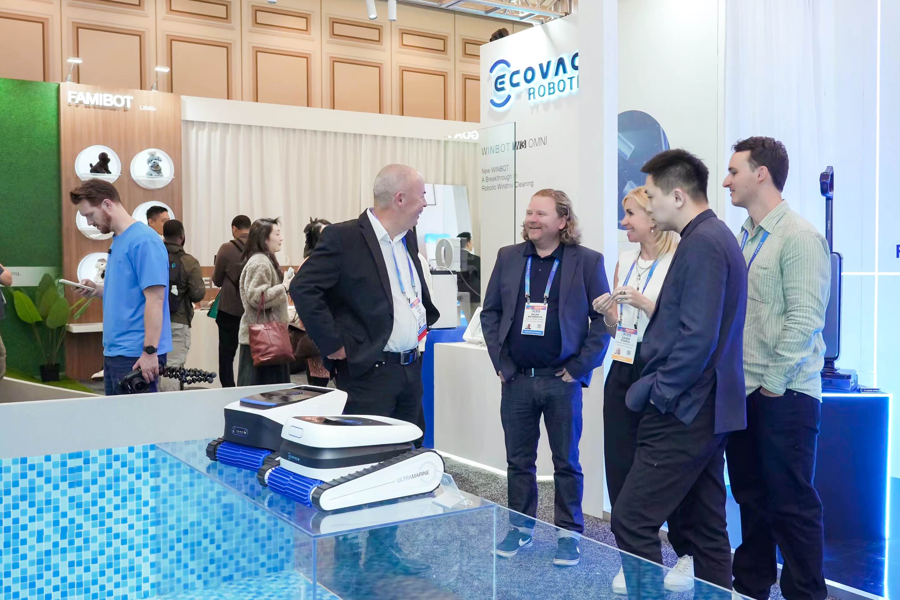 直击CES|爬楼梯扫地机、具身智能割草机……清洁电器智能大升级