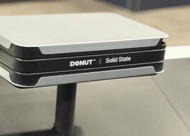 不用锂，无稀土？独家揭秘“全球首款”可量产全固态电池 