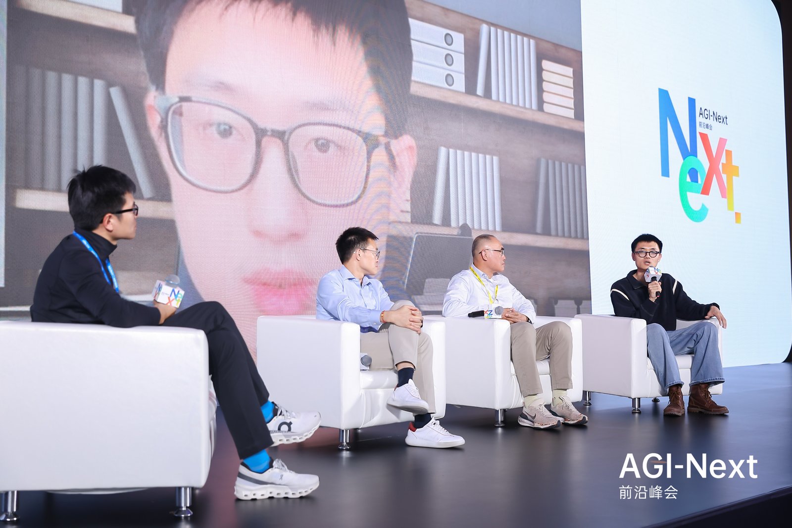 姚顺雨林俊旸杨植麟齐聚，锐评大模型创业与下一代技术范式