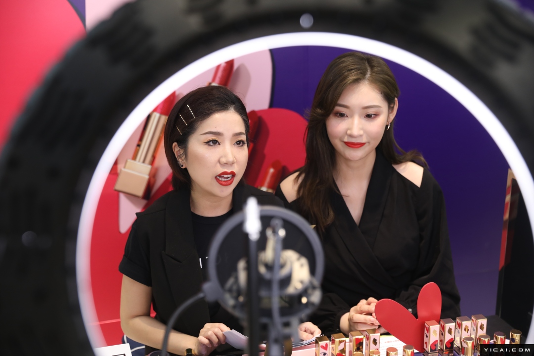 美妆企业失去流量红利，它们正在放弃达人直播 | 海斌访谈