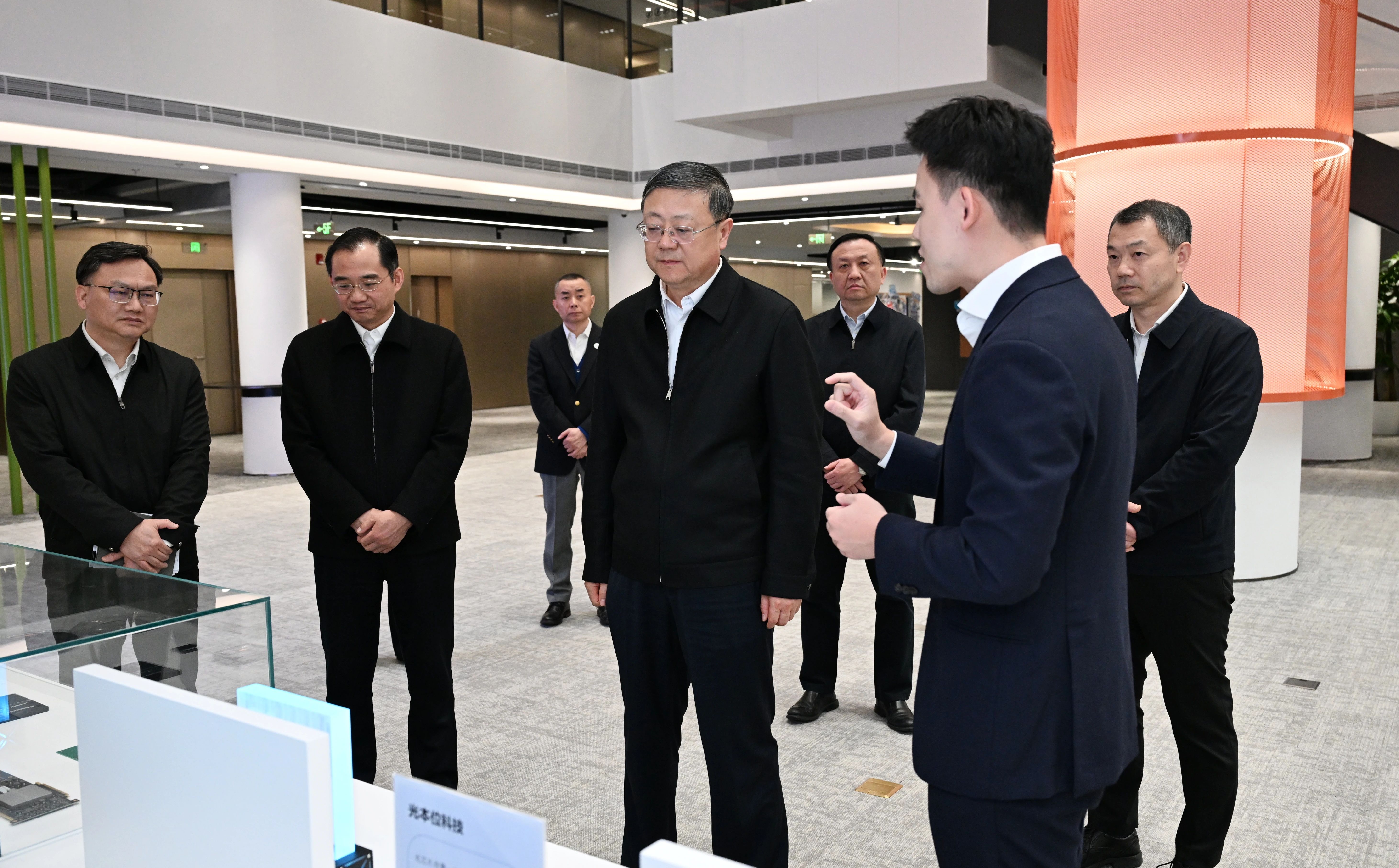 围绕抓好“十五五”和全年开局起步工作！陈吉宁在浦东张江专题调研科技创新和产业发展工作
