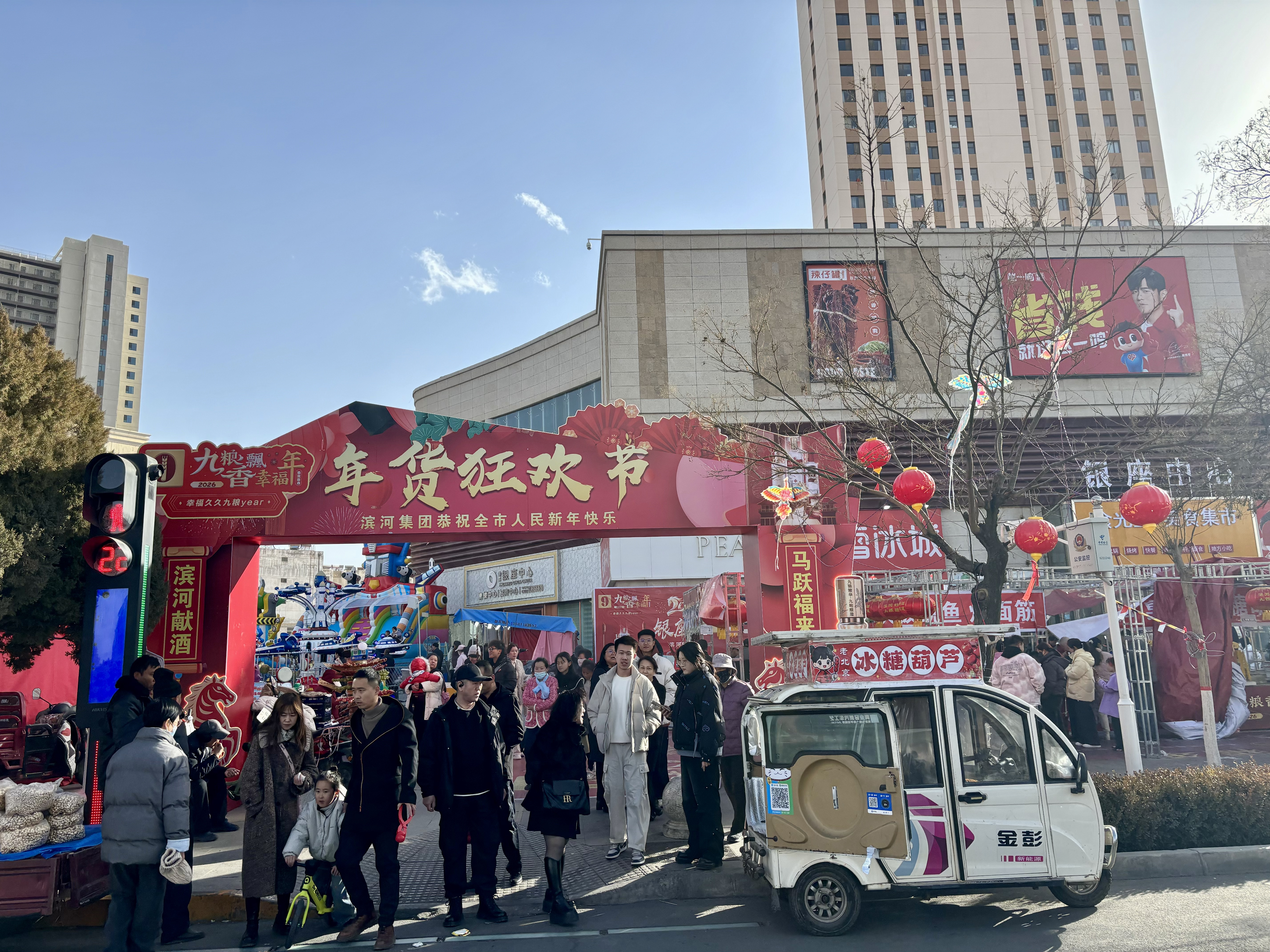 连锁缺位、小店当家,西北小城的年味“一桌难求”|新春走基层(2) 连锁缺位、小店当家,西北小城的年味“一桌难求”|新春走基层(2)