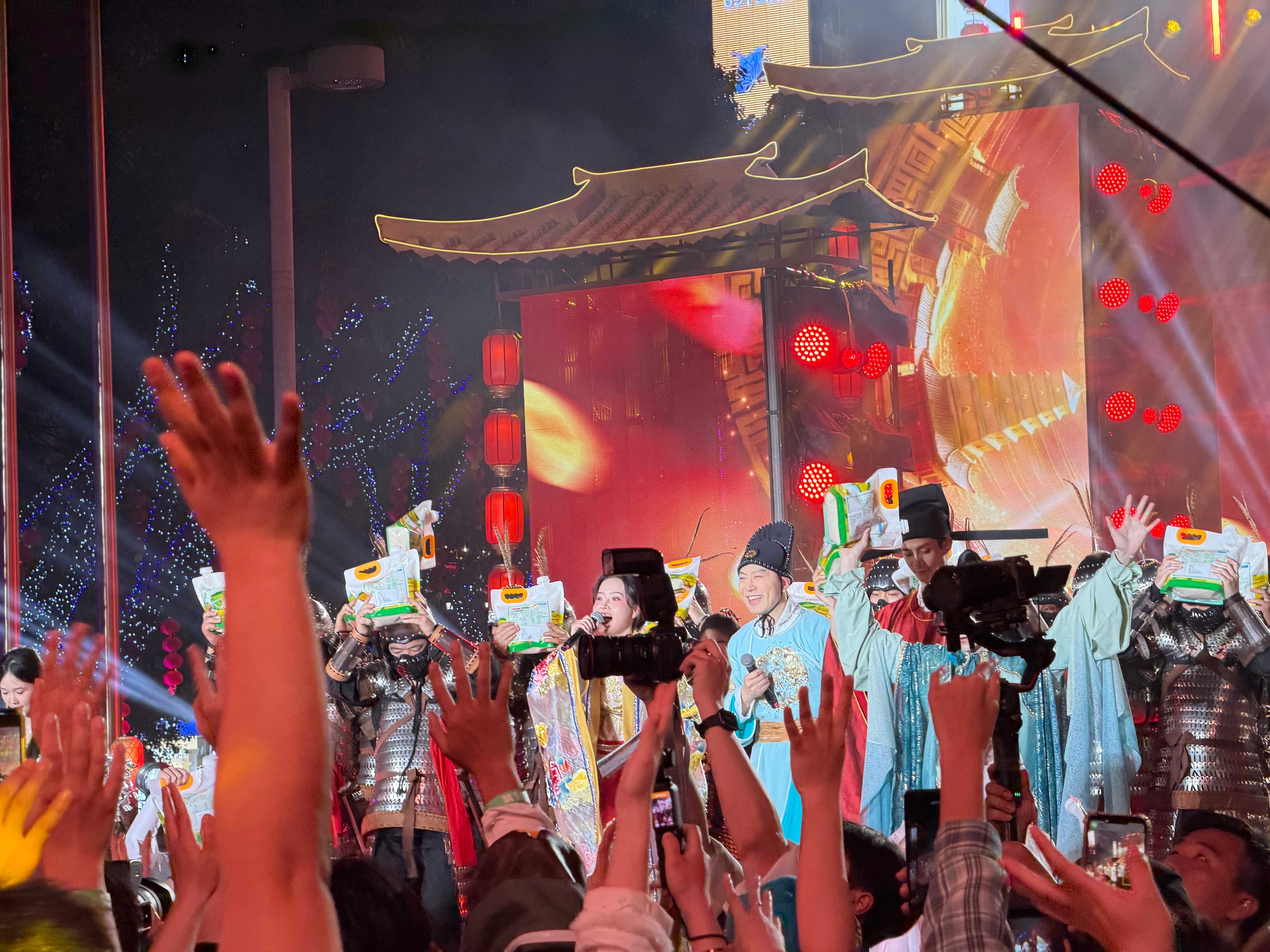 非遗成为过年氛围组，各地文旅如何把握新商机｜新春走基层(3)
