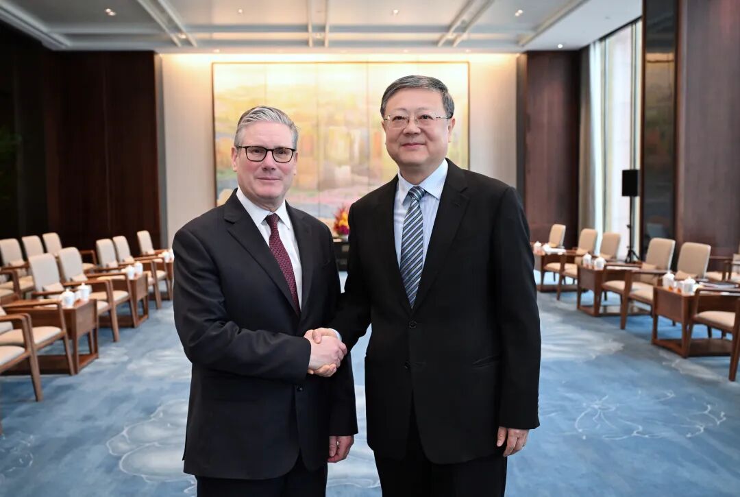 陈吉宁会见英国首相斯塔默