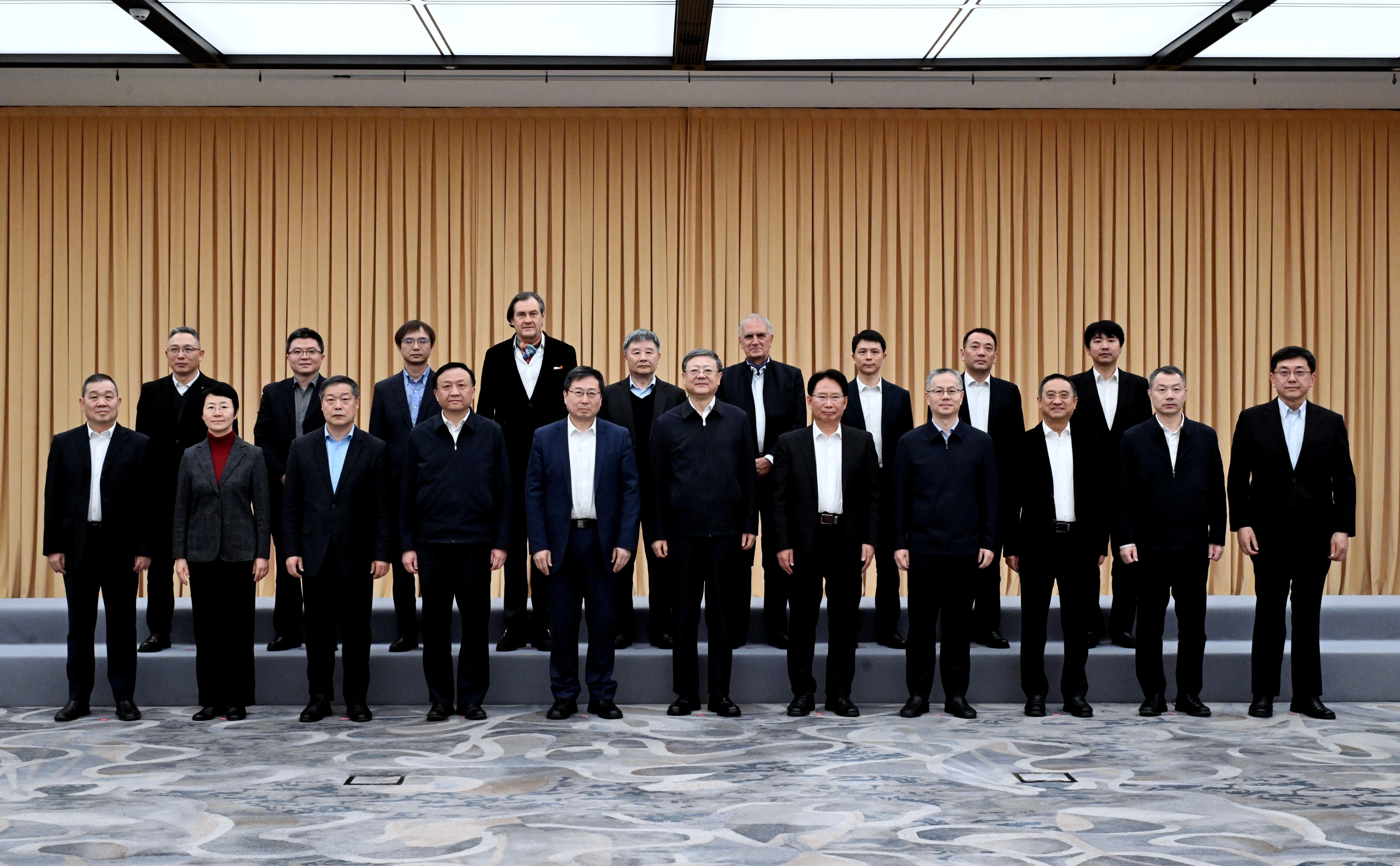 陈吉宁会见上海地区新增院士和部分高层次人才代表