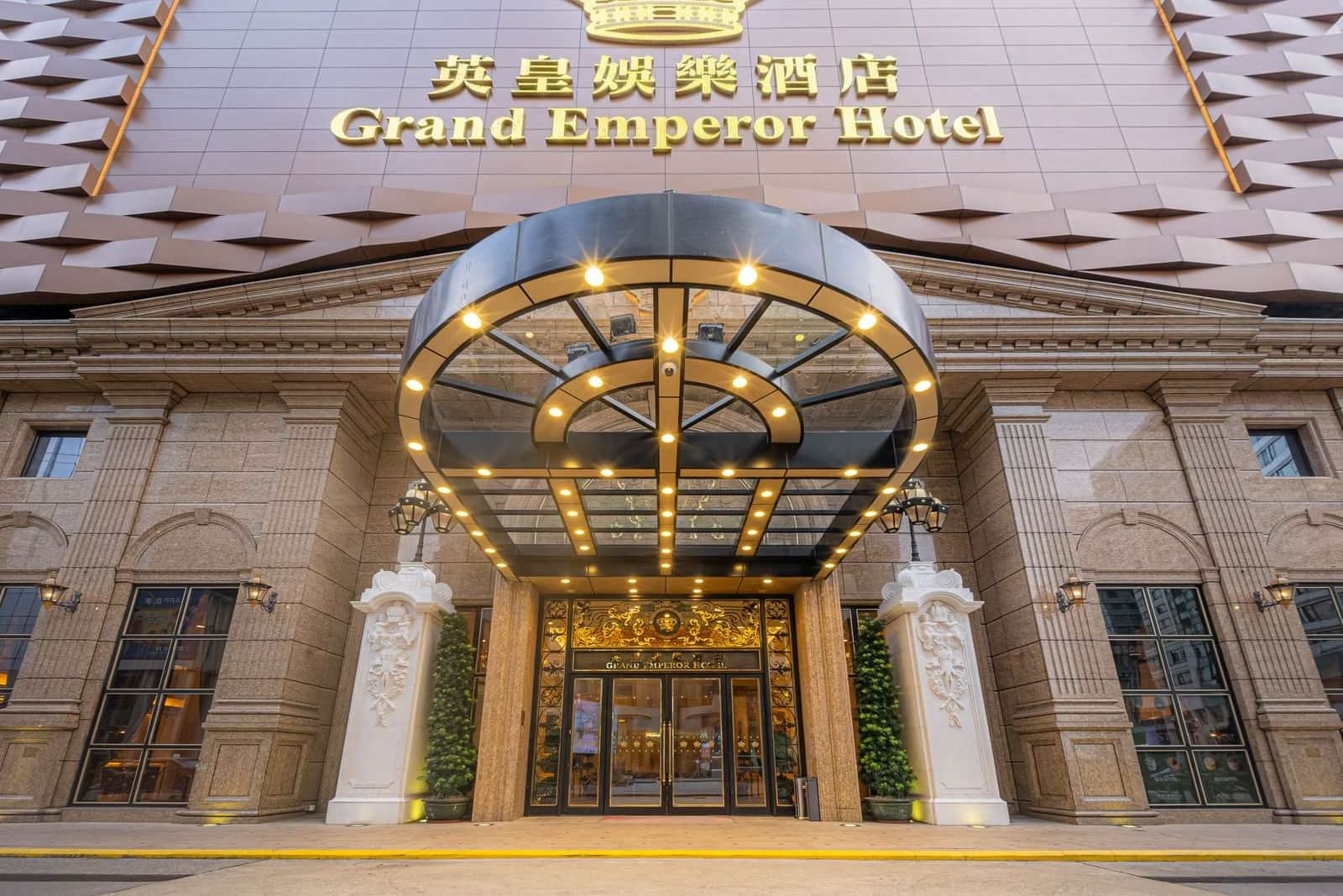 79公斤黄金!英皇娱乐酒店卖了大堂金砖套现近亿港元(1) 79公斤黄金!英皇娱乐酒店卖了大堂金砖套现近亿港元(1)