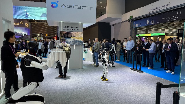 巴展2026丨多图直击世界移动通信大会：AI重点变了，中国机器人来了(5)