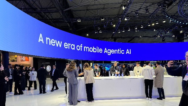 巴展2026丨多图直击世界移动通信大会：AI重点变了，中国机器人来了(2)