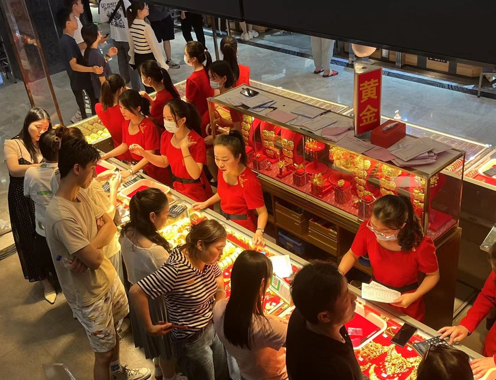 金价暴涨，靠着“一口价”这家公司去年盈利翻倍(1)