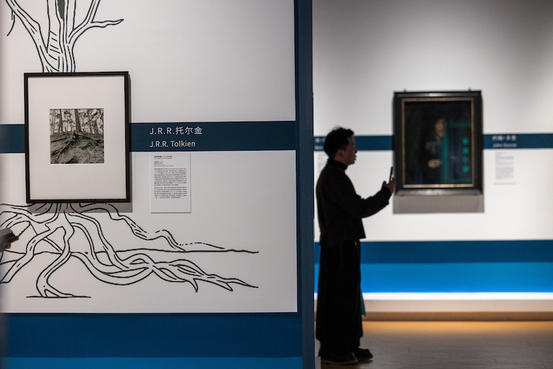 从莎士比亚到托尔金,英国文学巨匠肖像展来到上海(5) 从莎士比亚到托尔金,英国文学巨匠肖像展来到上海(5)
