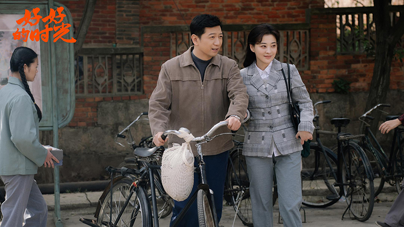 梅婷演绎重组家庭40年烟火，《好好的时光》讲述爱与和解(2)
