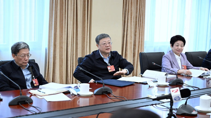 上海代表团举行小组会议，审议生态环境法典草案等三部法(1)