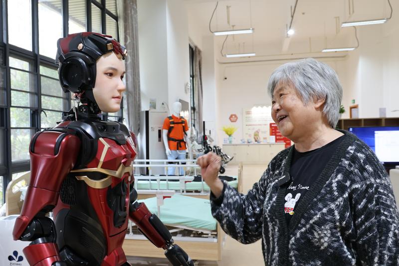 床位正快速达标、专护人才短缺：谁会成为“青春养老人”