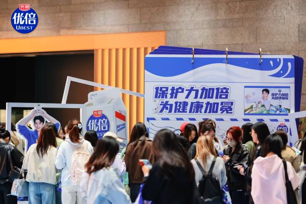 与吴磊同行，奔赴粉丝见面会！光明乳业以加倍保护力，为健康加冕(14)