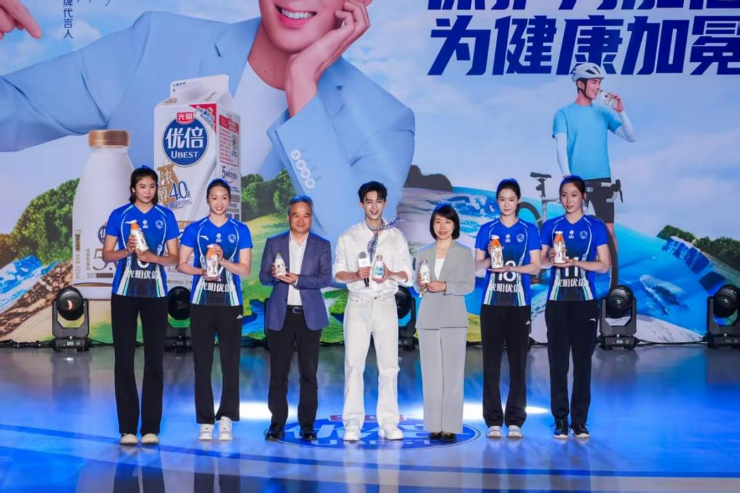 与吴磊同行，奔赴粉丝见面会！光明乳业以加倍保护力，为健康加冕(2)