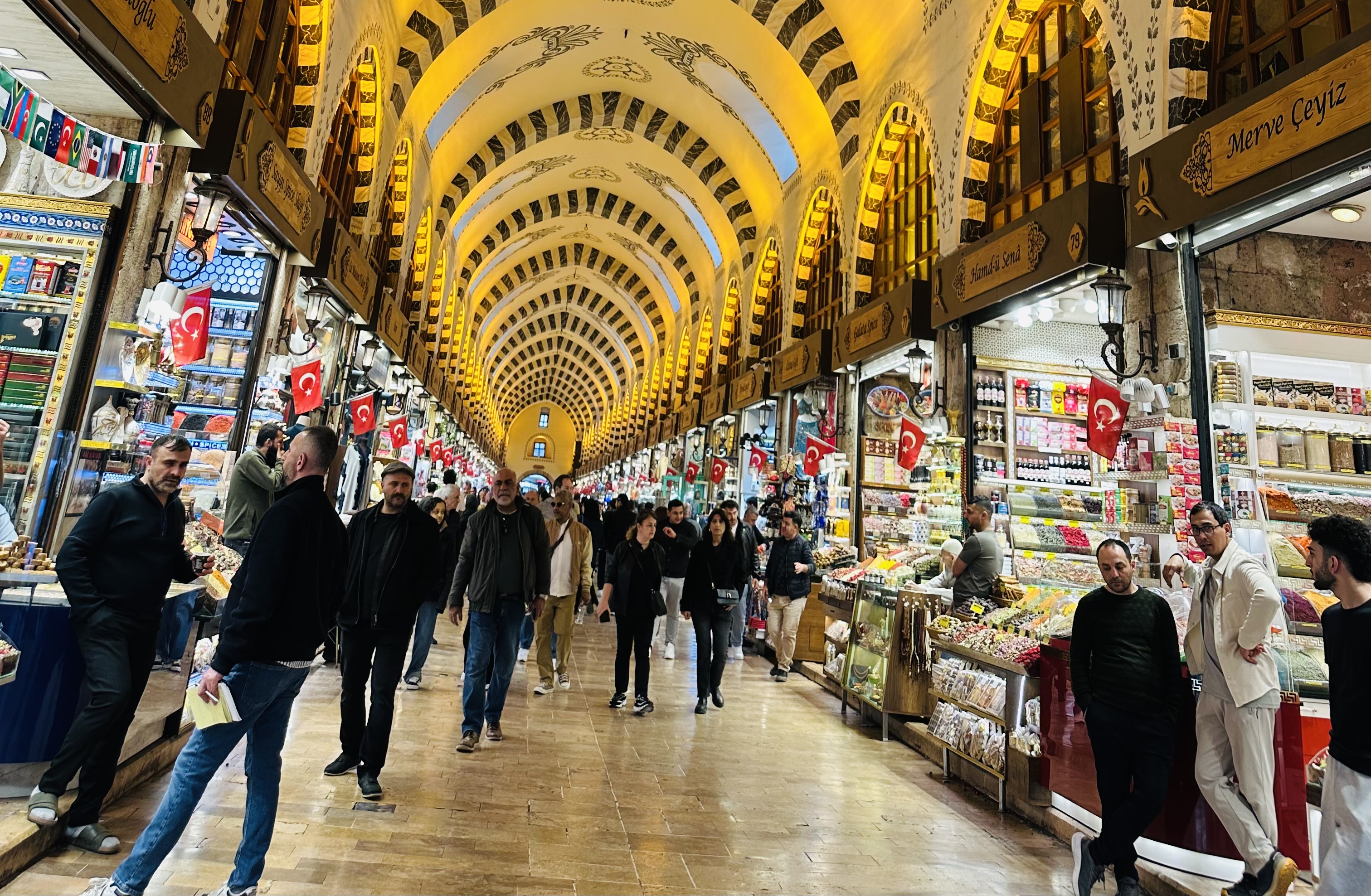 实探中东冲突下的土耳其旅游:大量旅客转机,中国成最重要新兴客源市场(4) 实探中东冲突下的土耳其旅游:大量旅客转机,中国成最重要新兴客源市场(4)