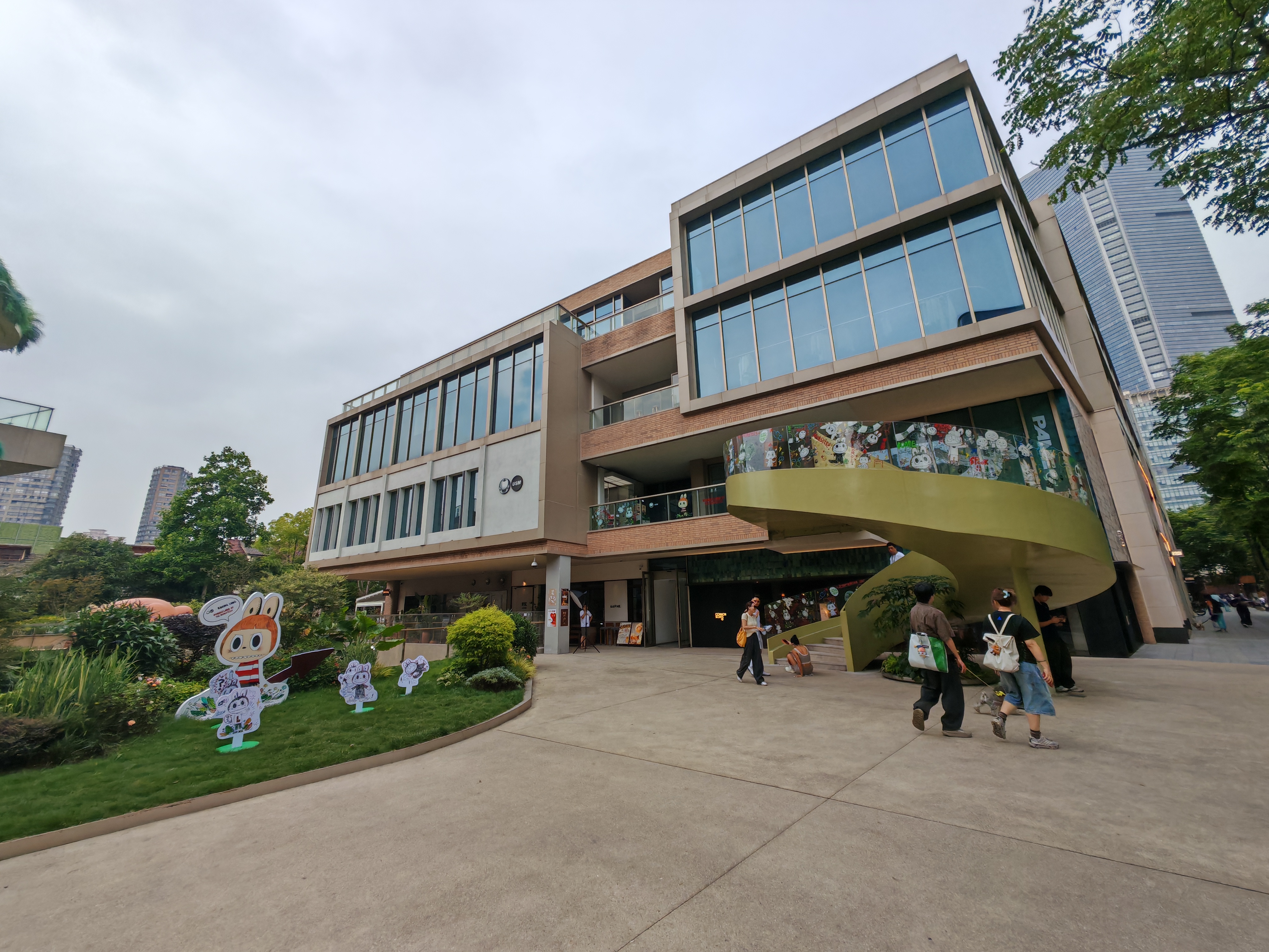 消费更理性后,上海街区逆袭成老外“反向代购”热门地(1) 消费更理性后,上海街区逆袭成老外“反向代购”热门地(1)