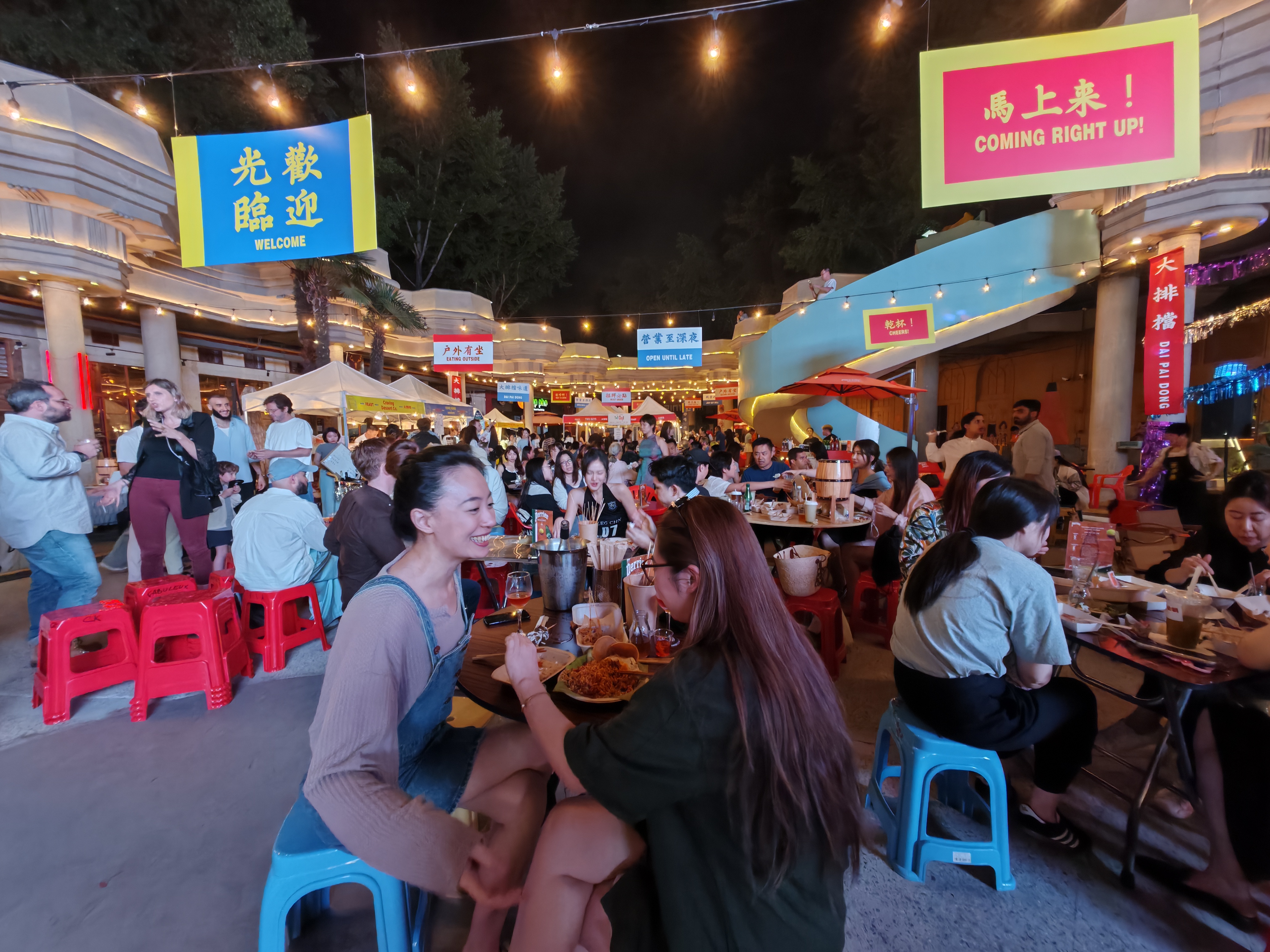 客流激增，老外扎堆！多元化场景引燃上海“夜经济”