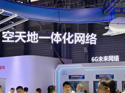 MWC上海观察｜AI洪流下，通信行业集体寻找下一张船票
